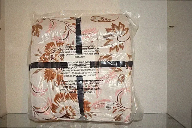 Vera Bradley Essential Throw Blanket 50" x 80" Venetian Paisley Cottage Cream